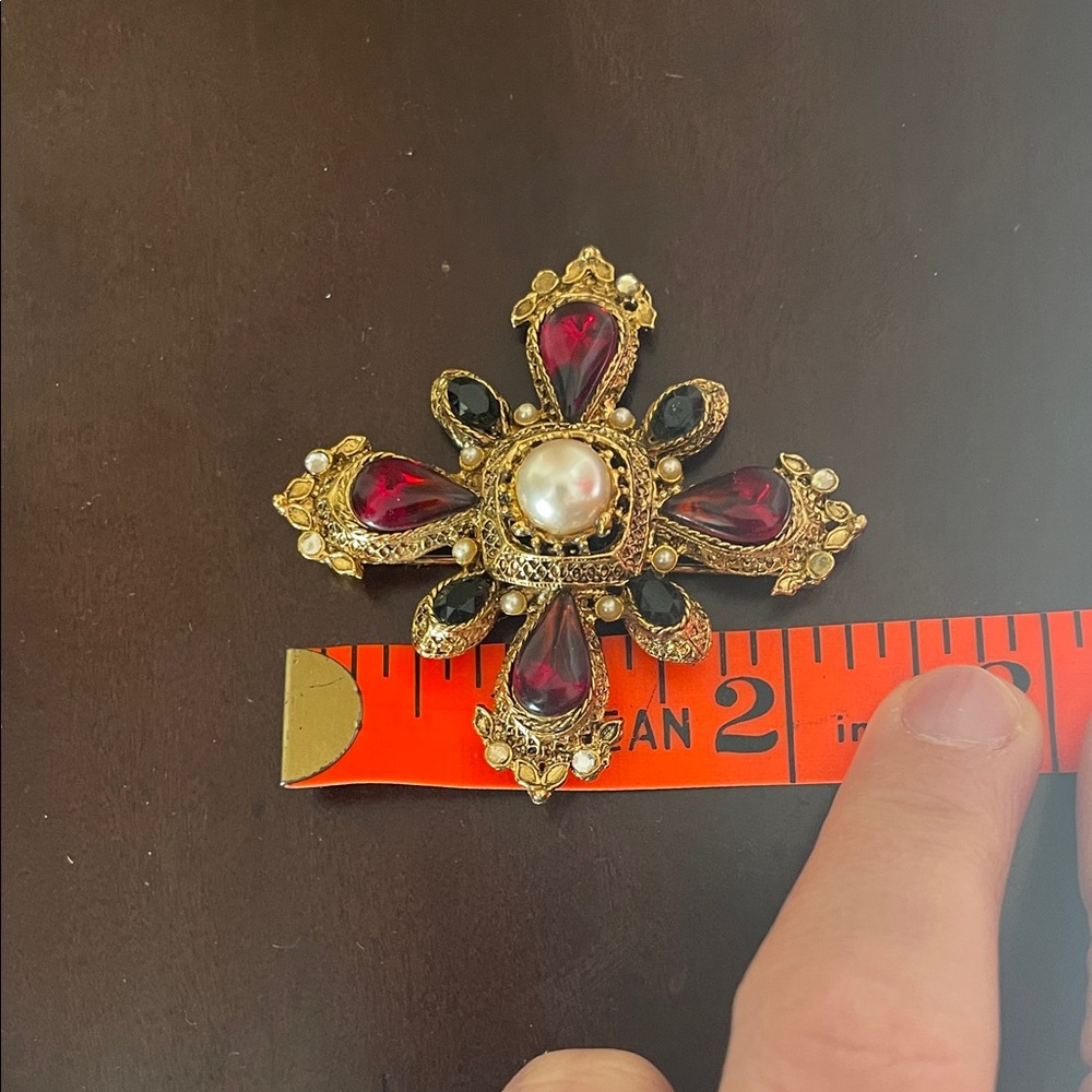 Elegant Gold and Red Brooch with Pearl Center - Picture 2 of 4